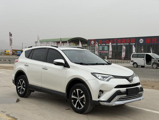 Toyota RAV4 - фото 2