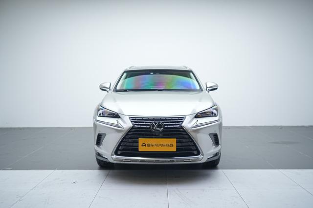 Lexus NX - фото 1