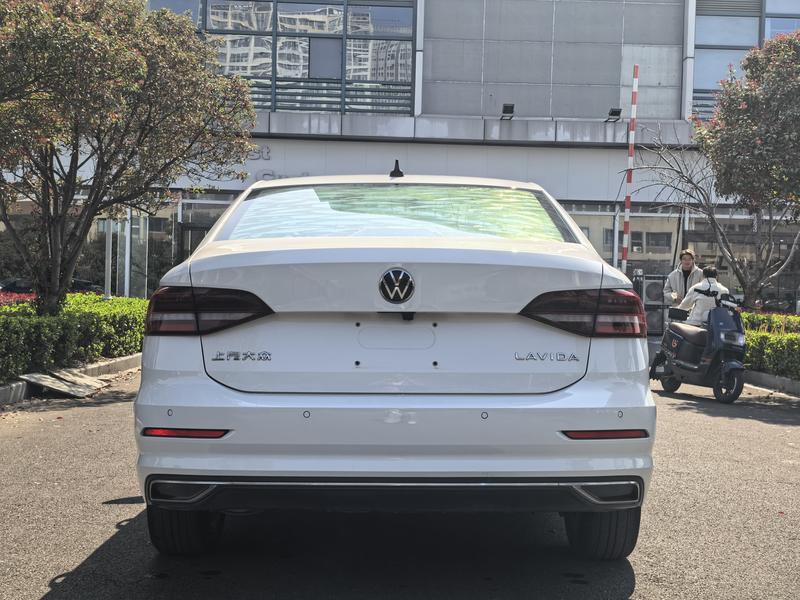 Volkswagen Lavida - фото 3