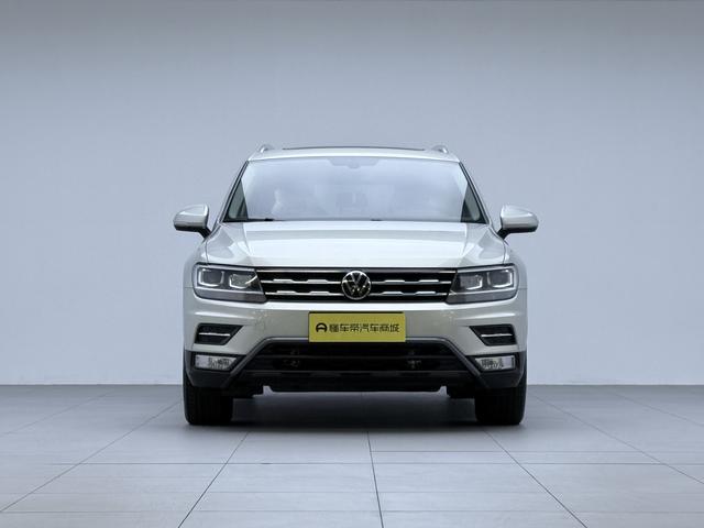 Volkswagen Tiguan L - фото 1