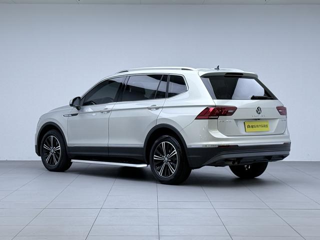 Volkswagen Tiguan L - фото 4