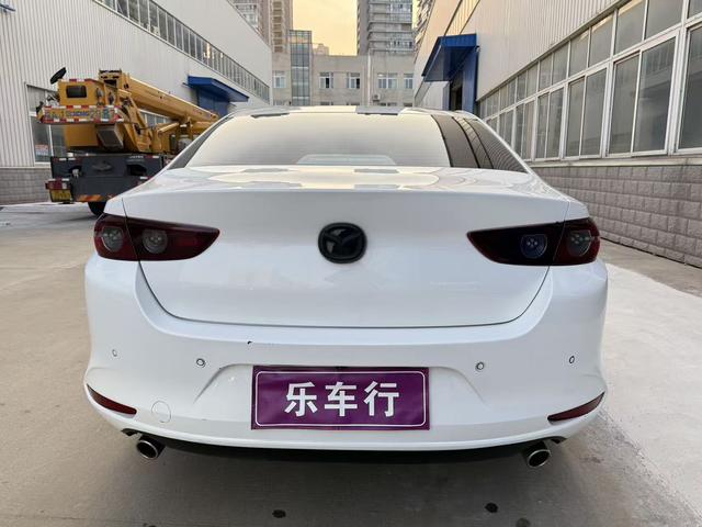 Mazda 3 Axela - фото 4