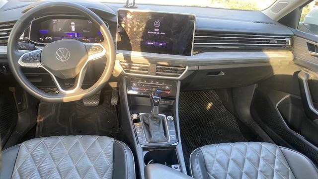 Volkswagen Sagitar - фото 4