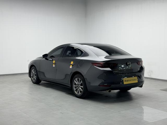 Mazda 3 Axela - фото 4
