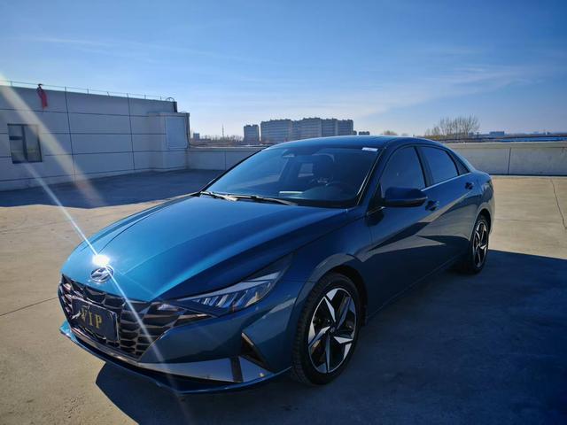 Hyundai Elantra - фото 0