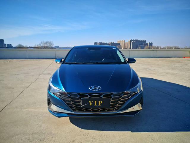 Hyundai Elantra - фото 1