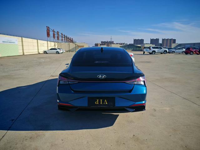 Hyundai Elantra - фото 4