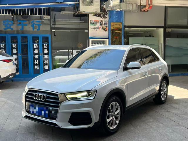 Audi Q3 - фото 0