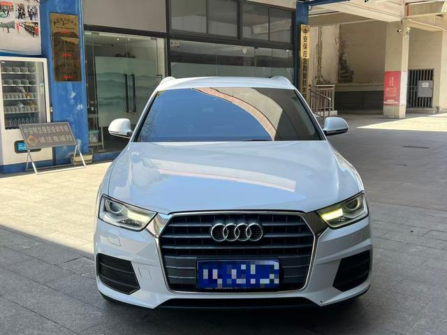 Audi Q3 - фото 1