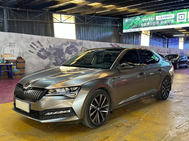 Skoda Superb - фото 0
