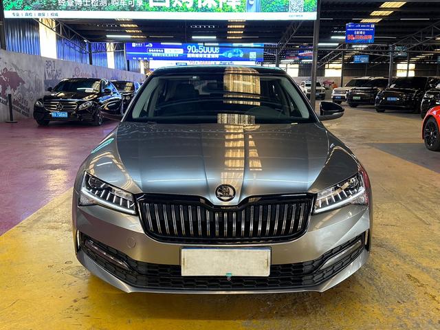 Skoda Superb - фото 1