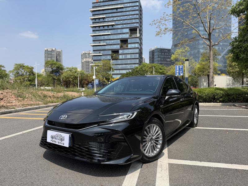 Toyota Camry - фото 0