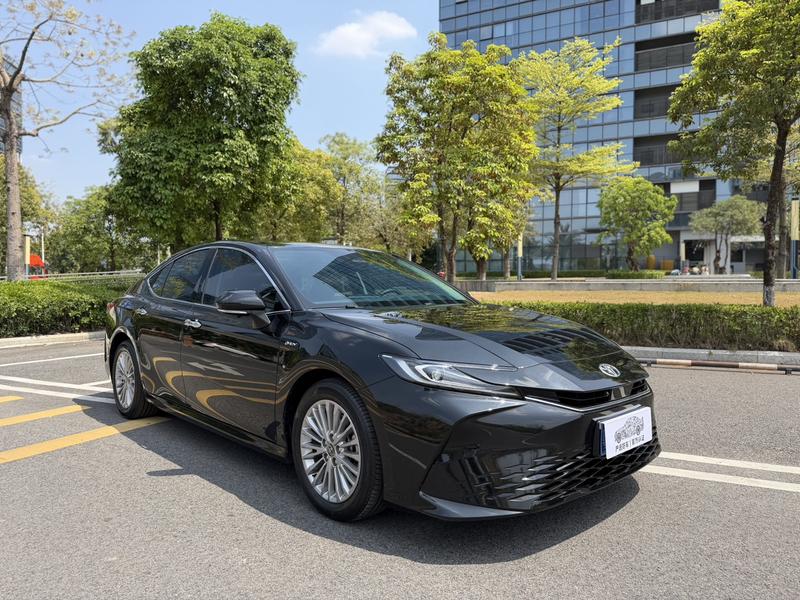 Toyota Camry - фото 2