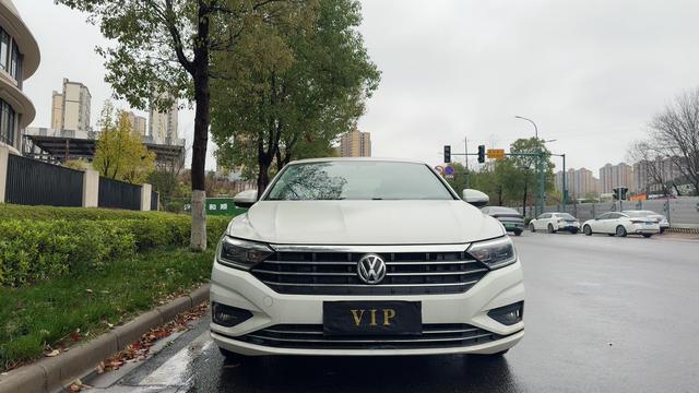 Volkswagen Sagitar - фото 1