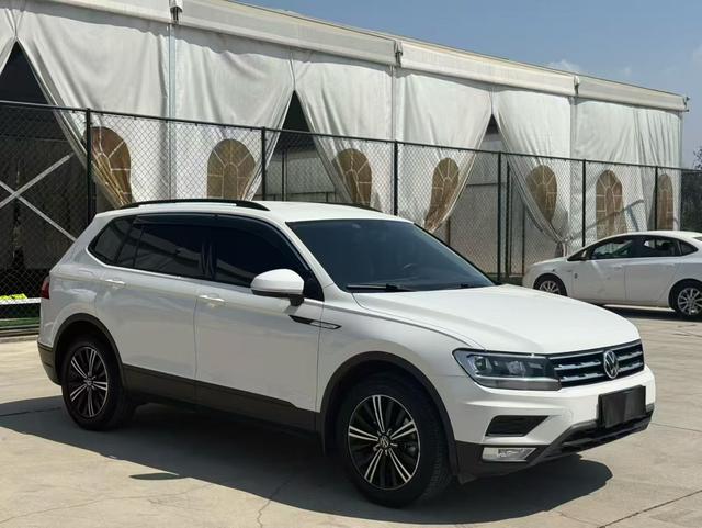 Volkswagen Tiguan L - фото 2