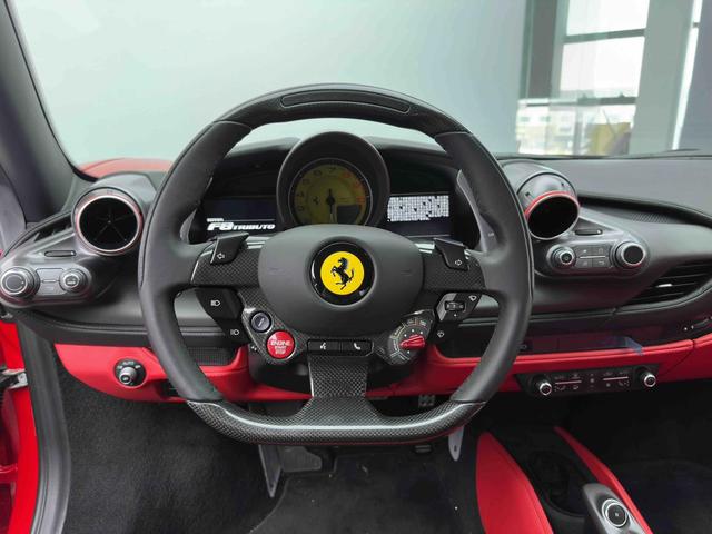 Ferrari F8 - фото 1