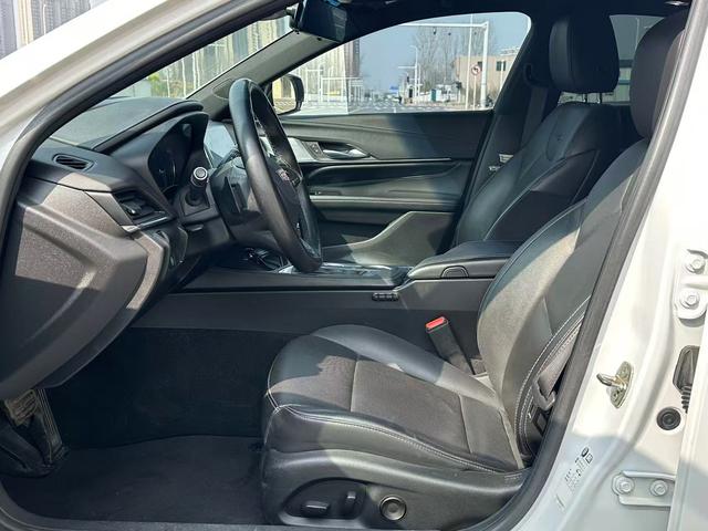 Cadillac CT4 - фото 4