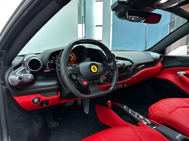 Ferrari F8 - фото 1