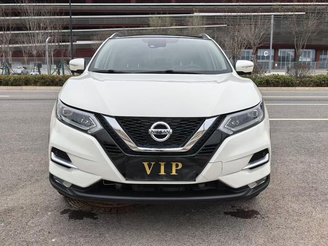 Nissan Qashqai - фото 1