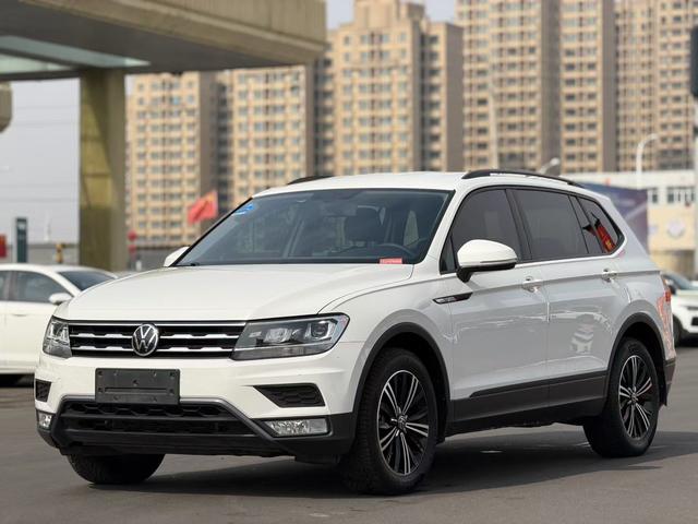 Volkswagen Tiguan L - фото 0