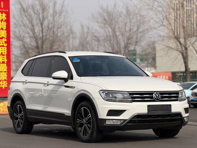 Volkswagen Tiguan L - фото 2