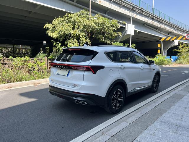 Jetour X70 PLUS - фото 3