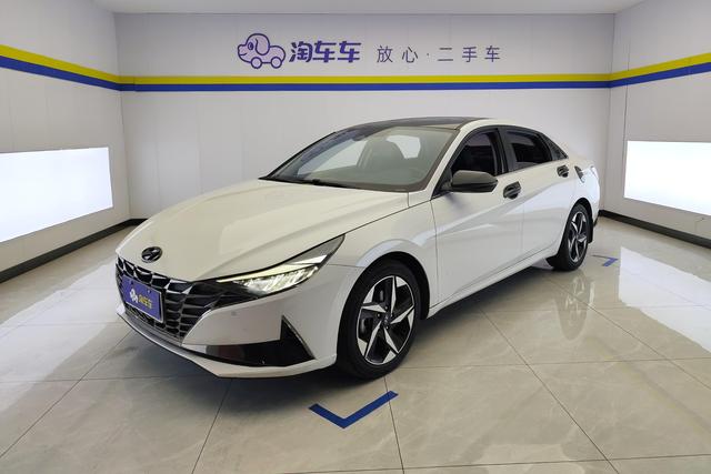 Hyundai Elantra - фото 0
