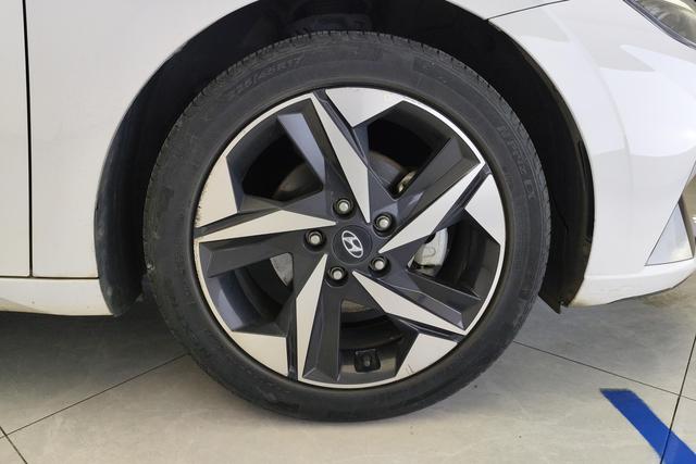 Hyundai Elantra - фото 4