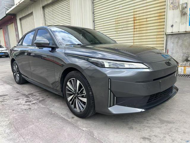 Changan Qiyuan A05 - фото 2