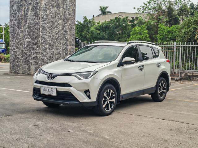 Toyota RAV4 - фото 0