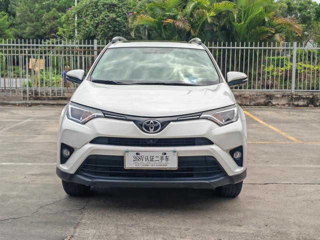 Toyota RAV4 - фото 1