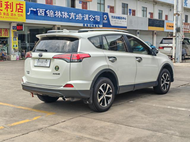Toyota RAV4 - фото 3