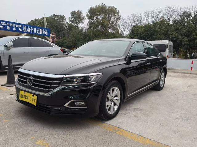 Volkswagen Passat - фото 0