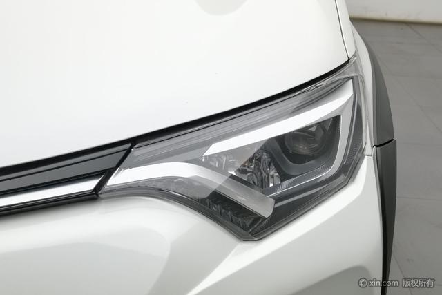 Toyota RAV4 - фото 4
