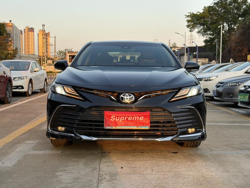 Toyota Camry - фото 1