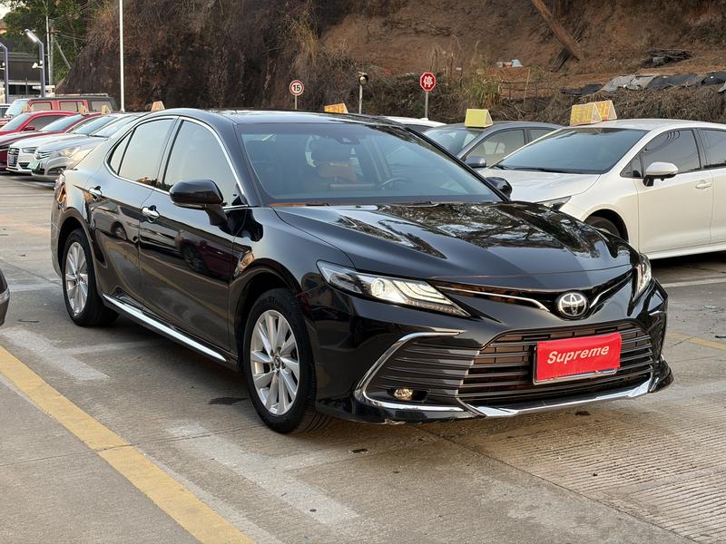 Toyota Camry - фото 2