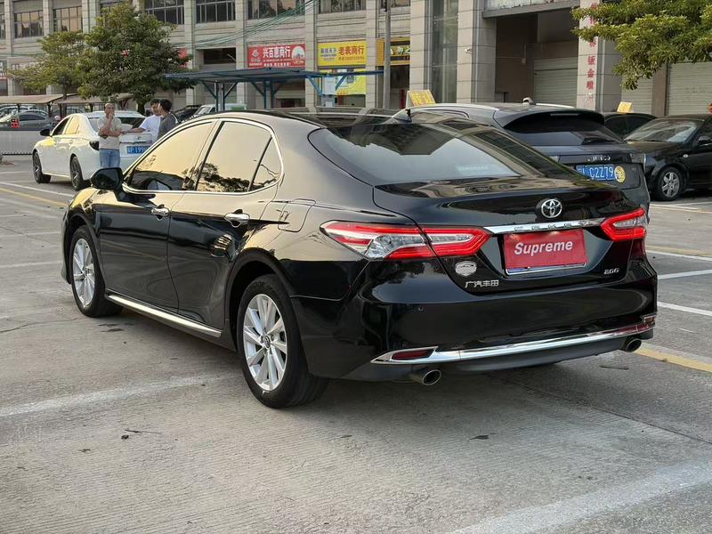 Toyota Camry - фото 3