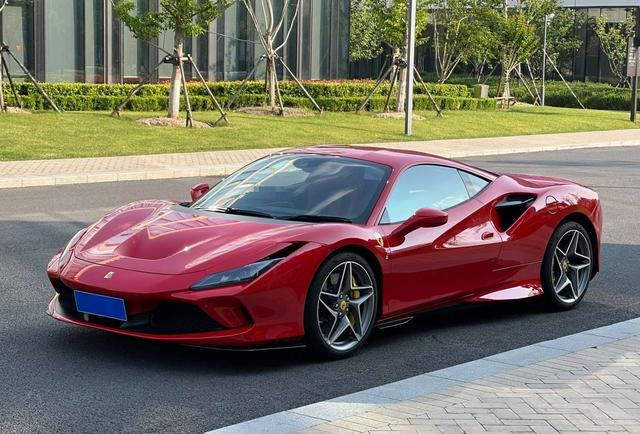Ferrari F8 - фото 0