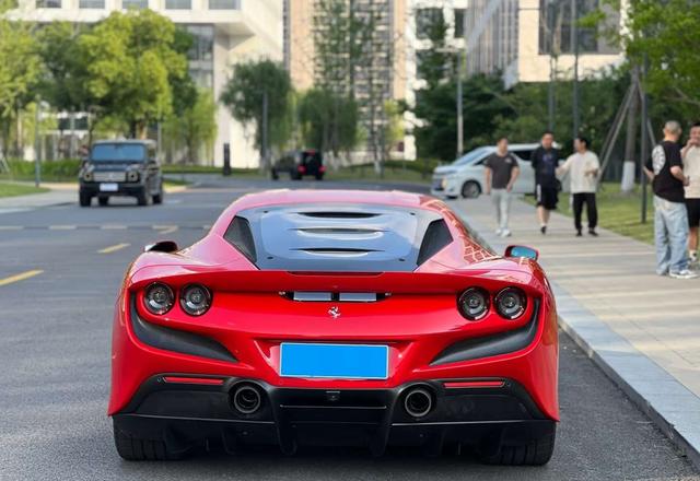 Ferrari F8 - фото 3