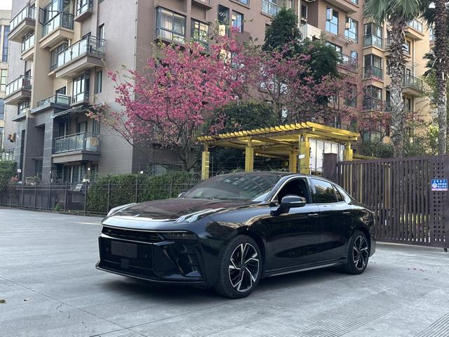 Lynk & Co 03 - фото 0
