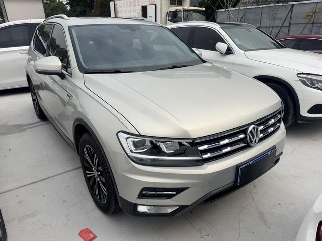 Volkswagen Tiguan L - фото 2