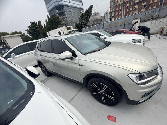 Volkswagen Tiguan L - фото 3