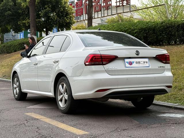 Volkswagen Lavida - фото 3