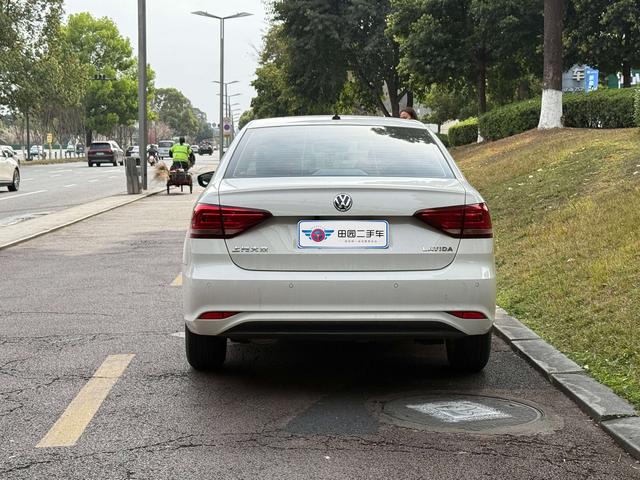 Volkswagen Lavida - фото 4
