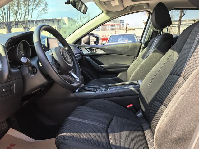 Mazda 3 Axela - фото 3