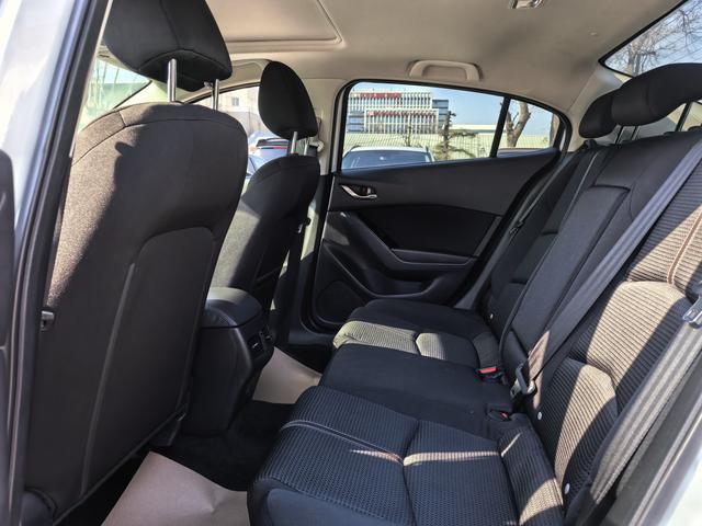 Mazda 3 Axela - фото 4