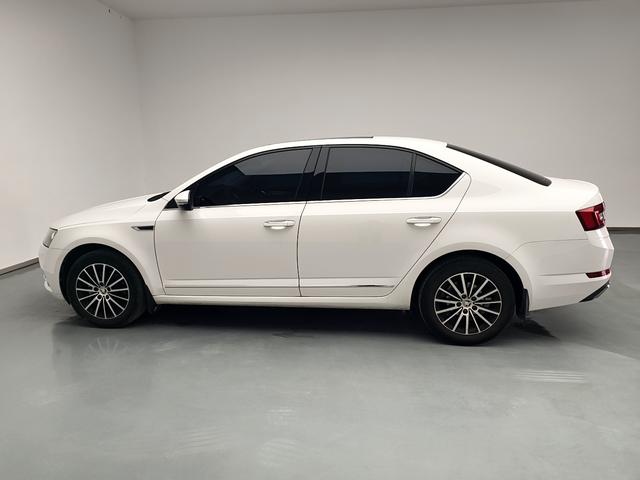 Skoda Octavia - фото 3