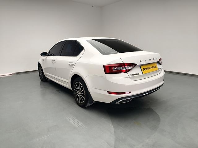 Skoda Octavia - фото 4