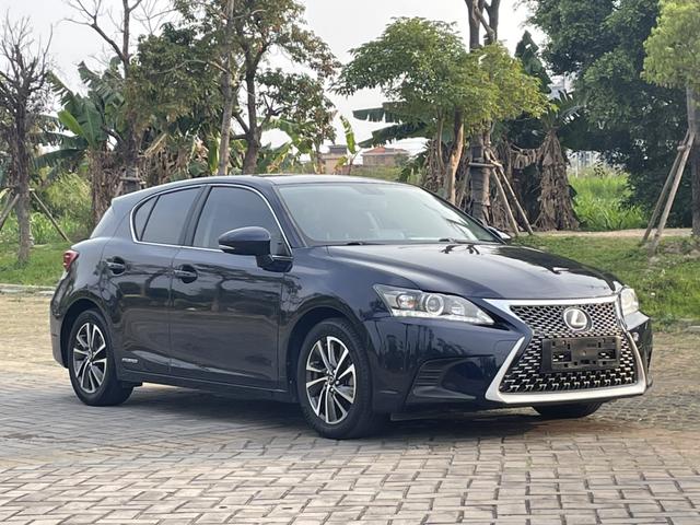 Lexus CT - фото 2