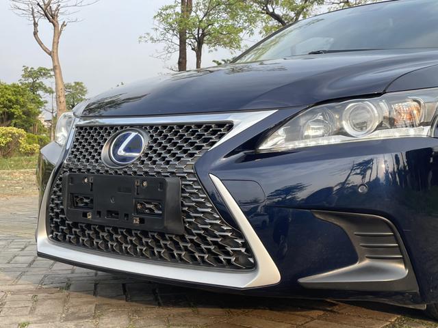 Lexus CT - фото 3